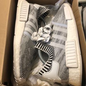 nmd r1 pk glitch camo size 8